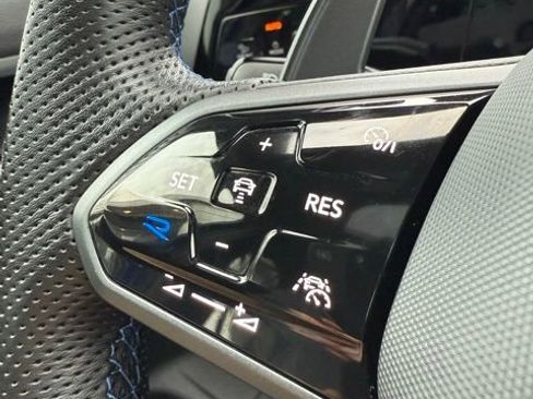 Used 2024 Volkswagen Golf R image 29