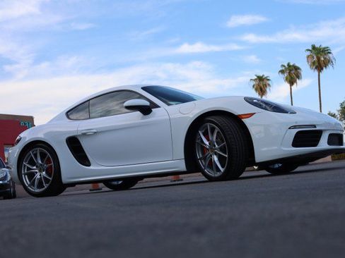 Used 2019 Porsche 718 Cayman S RWD image 12