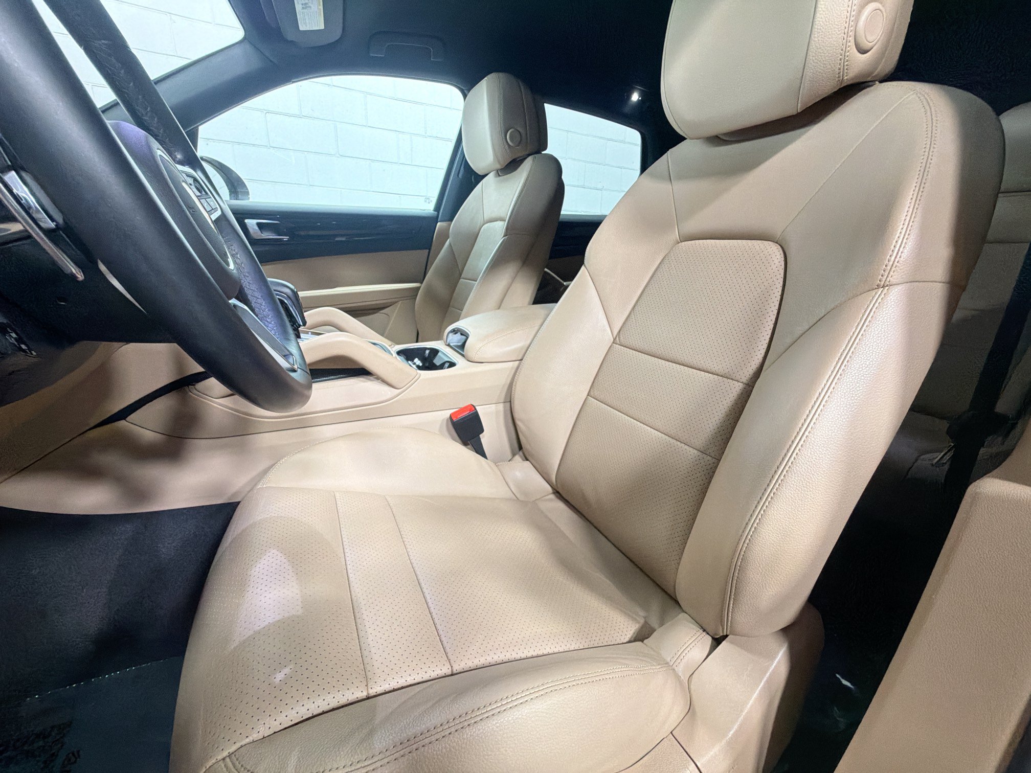 Certified 2023 Porsche Cayenne AWD/4WD image 5