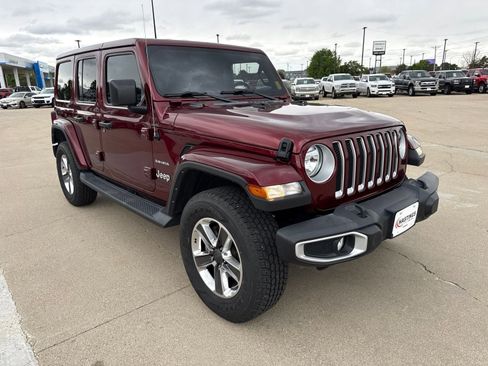 Used 2022 Jeep Wrangler Unlimited Sahara w/ Cold Weather Group AWD/4WD image 8