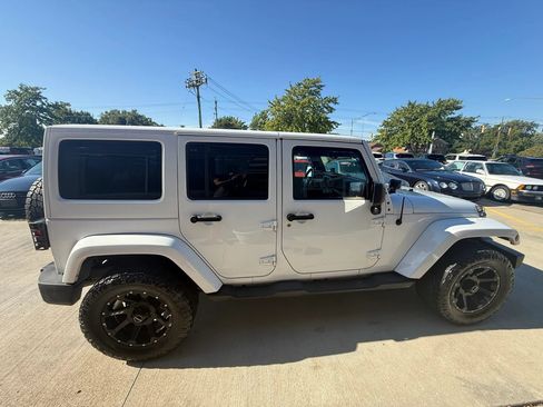 Used 2015 Jeep Wrangler Unlimited Sahara w/ Dual Top Group AWD/4WD image 7
