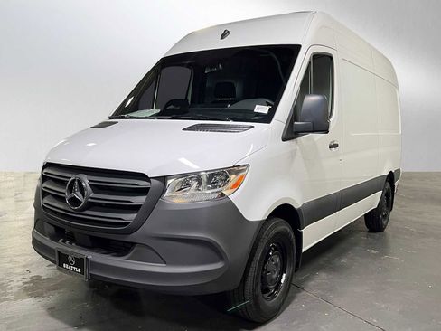 Used 2025 Mercedes-Benz Sprinter 2500 image 7