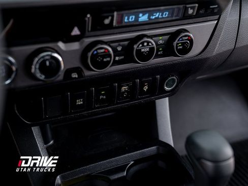 Used 2016 Toyota Tacoma TRD Off-Road image 34