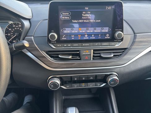 Used 2025 Nissan Altima 2.5 SV image 17