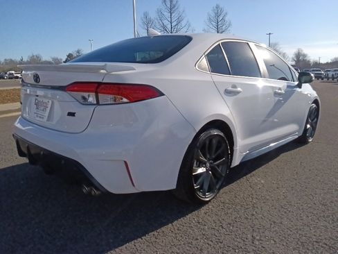 Used 2025 Toyota Corolla SE image 3