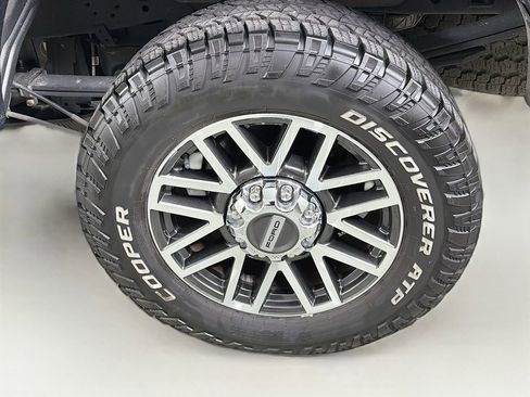 Used 2019 Ford F250 Lariat w/ Lariat Ultimate Package image 34