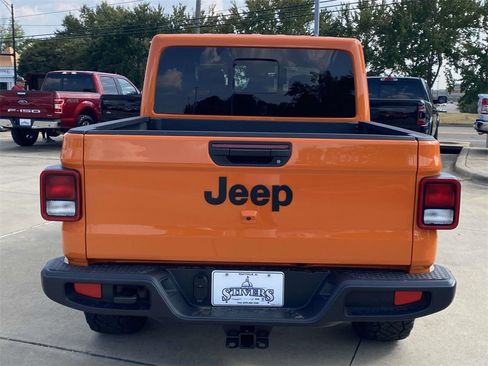 New 2025 Jeep Gladiator Sport image 37