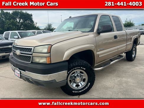Used 2005 Chevrolet Silverado 2500 LS AWD/4WD image 1