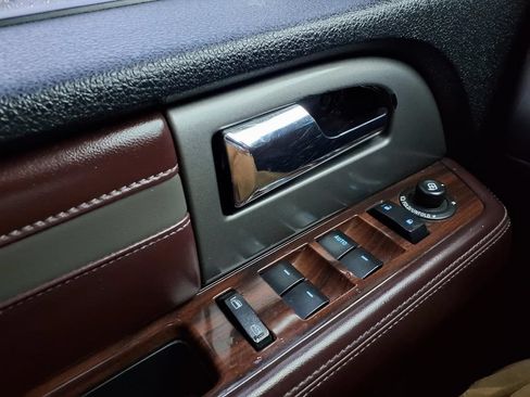 Used 2016 Ford Expedition Platinum AWD/4WD image 19
