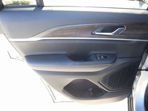 New 2025 Jeep Grand Cherokee Limited image 18