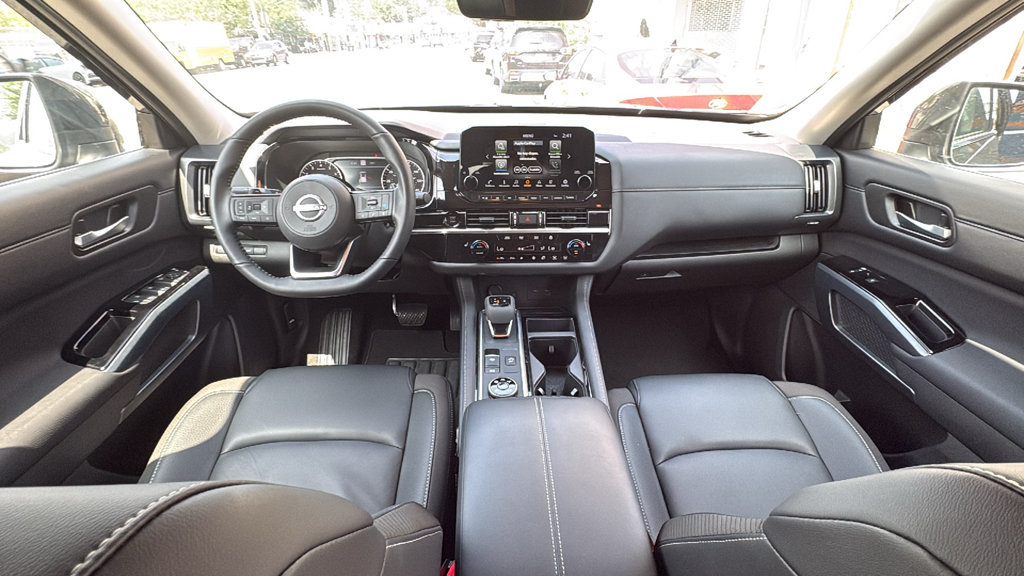 Used 2025 Nissan Pathfinder SL AWD/4WD image 27