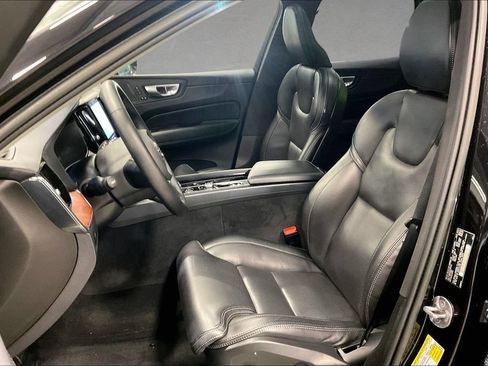 Certified 2023 Volvo XC60 B6 Ultimate w/ Protection Package Premier AWD/4WD image 21