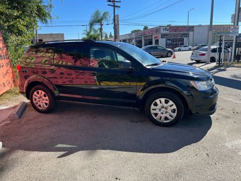 Used 2017 Dodge Journey SE w/ Flexible Seating Group image 4