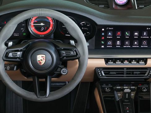 Certified 2024 Porsche 911 Cabriolet image 70
