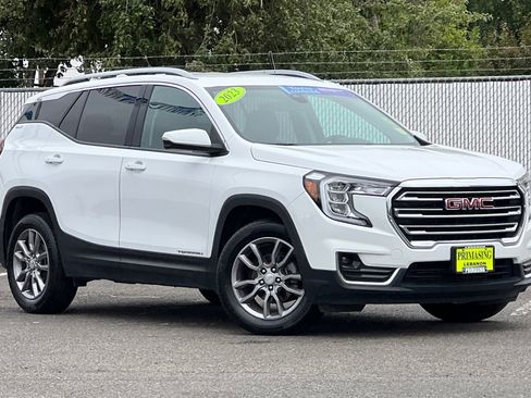 Used 2023 GMC Terrain SLT image 2