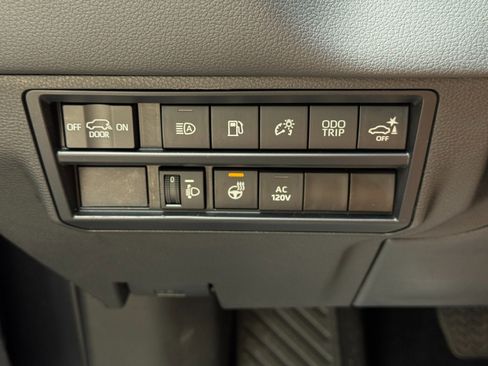 Used 2023 Toyota Sequoia Limited AWD/4WD image 19