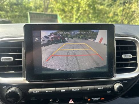 Used 2025 Hyundai Venue SEL FWD image 27