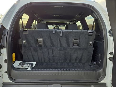 Used 2023 Lexus GX 460 Premium image 31