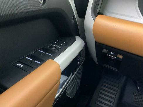 Used 2024 Land Rover Defender 130 S image 21