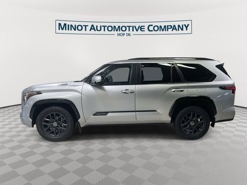 Used 2024 Toyota Sequoia Platinum AWD/4WD image 5