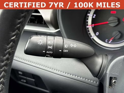 Used 2022 Toyota Highlander LE AWD/4WD image 26