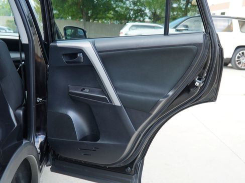 Used 2018 Toyota RAV4 LE image 20