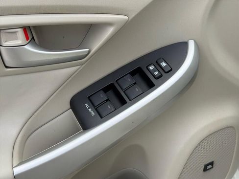 Used 2015 Toyota Prius Four w/ Deluxe Solar Roof Package FWD image 18