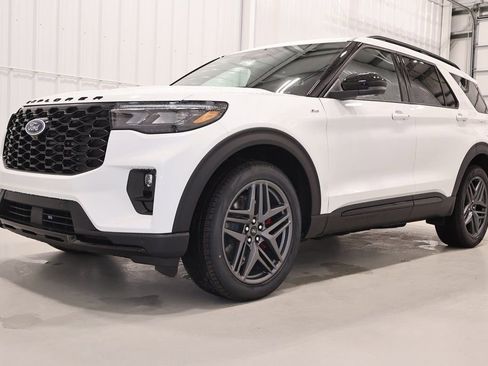 New 2026 Ford Explorer ST-Line w/ ST-Line Street Pack image 4