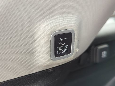 Used 2024 Jeep Grand Cherokee Limited image 32