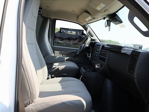 New 2025 Chevrolet Express 3500 RWD image 23