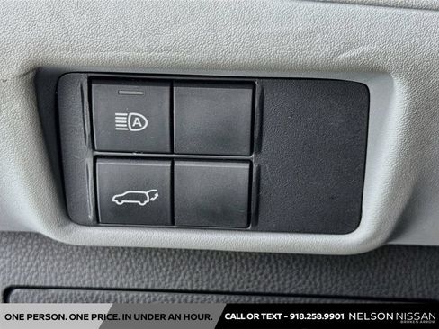 Used 2022 Toyota Highlander XLE AWD/4WD image 10