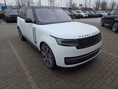 Certified 2023 Land Rover Range Rover SE image 3