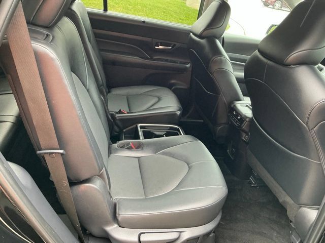 Used 2025 Toyota Grand Highlander AWD image 15