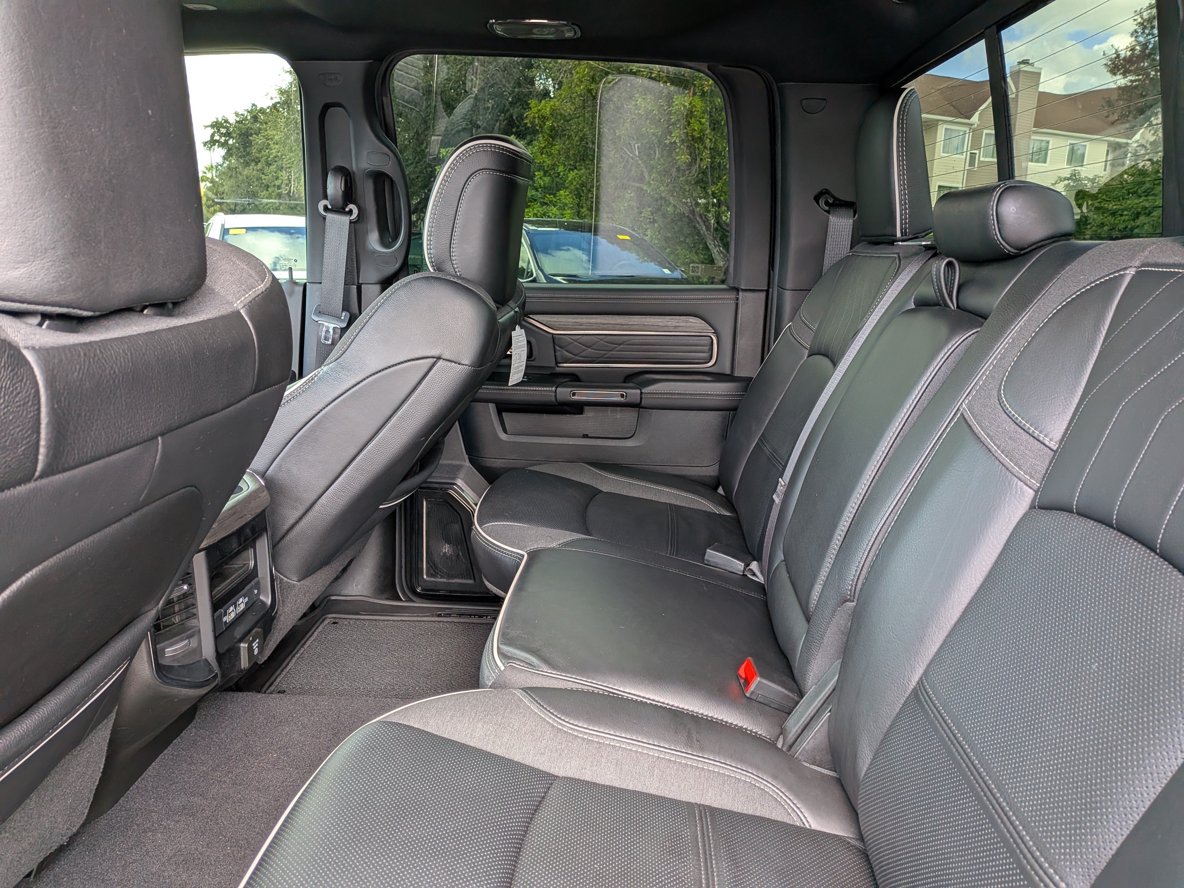 Used 2025 RAM 2500 Limited AWD/4WD image 14