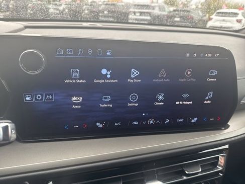 Used 2025 Chevrolet Traverse LT image 34