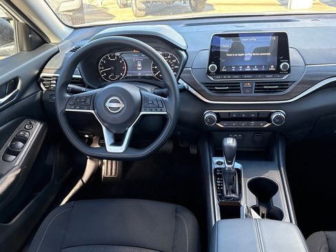 New 2025 Nissan Altima 2.5 SV image 11