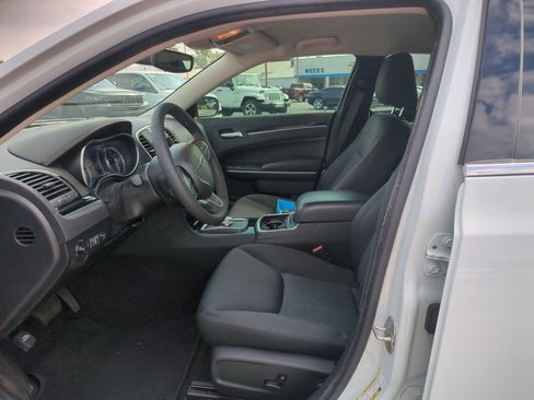 Used 2023 Chrysler 300 Touring image 8