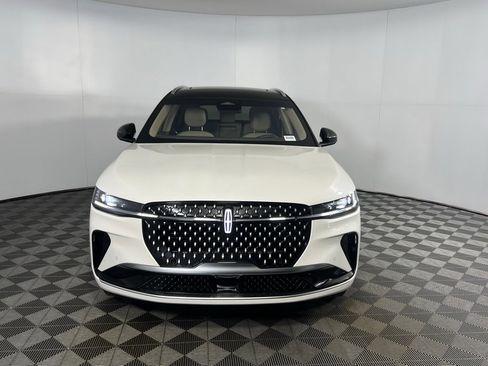 Used 2024 Lincoln Nautilus Reserve w/ Equipment Group 202A image 11