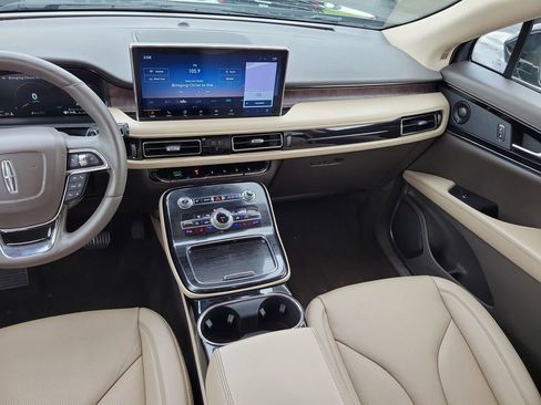 Certified 2023 Lincoln Nautilus Reserve w/ Luxury Package AWD/4WD image 12