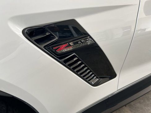 Used 2015 Chevrolet Corvette Z06 w/ 3LZ Preferred Equipment Group image 18