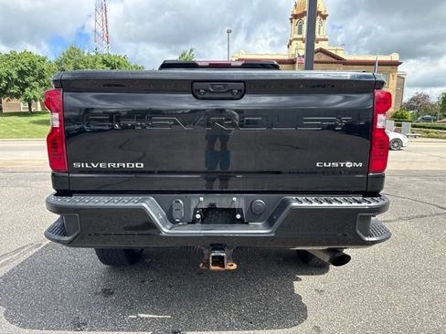 Used 2022 Chevrolet Silverado 2500 Custom w/ Custom Value Package AWD/4WD image 4