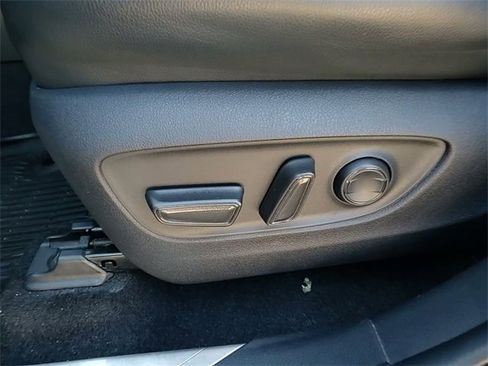 Used 2023 Toyota Highlander XLE image 13