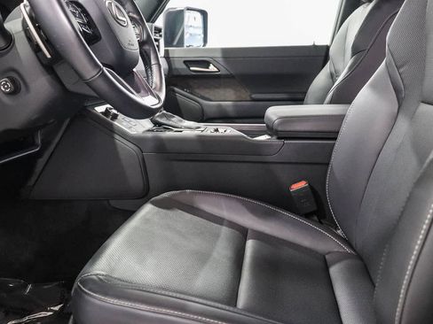 Used 2024 Lexus GX 550 w/ Accessory Package (Z1) AWD/4WD image 18