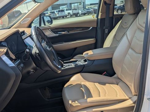Used 2023 Cadillac XT6 Premium Luxury w/ Platinum Package FWD image 13