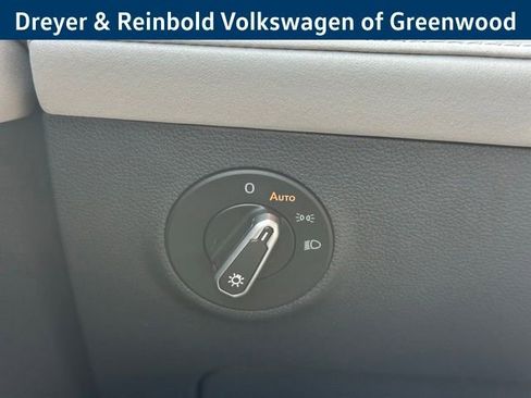 New 2026 Volkswagen Taos SE image 18