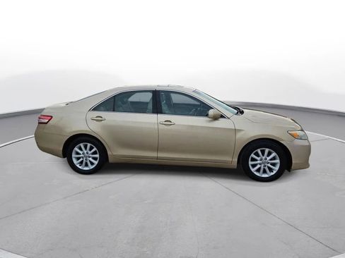 Used 2010 Toyota Camry XLE image 4