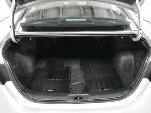 Used 2024 Nissan Altima 2.5 SV image 11