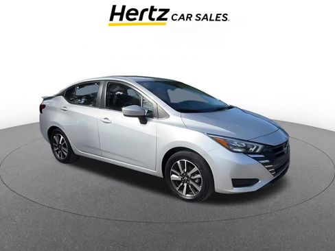 Used 2025 Nissan Versa SV image 1