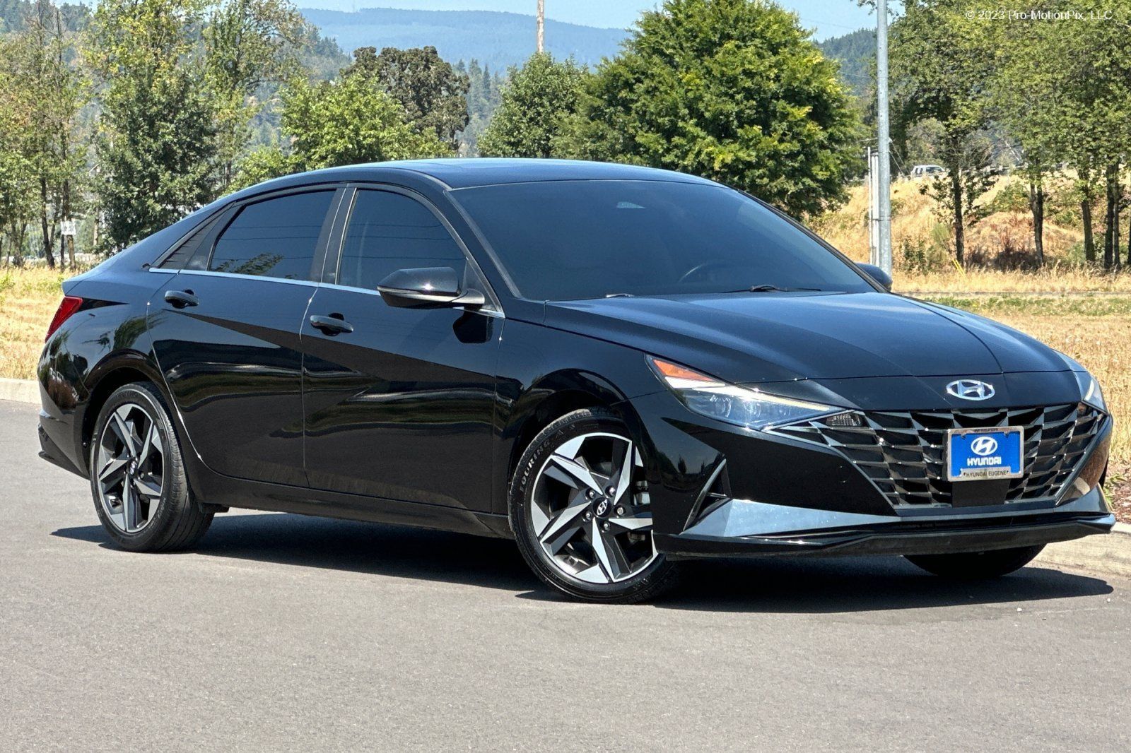 Used 2022 Hyundai Elantra Limited w/ Cargo Package FWD image 1