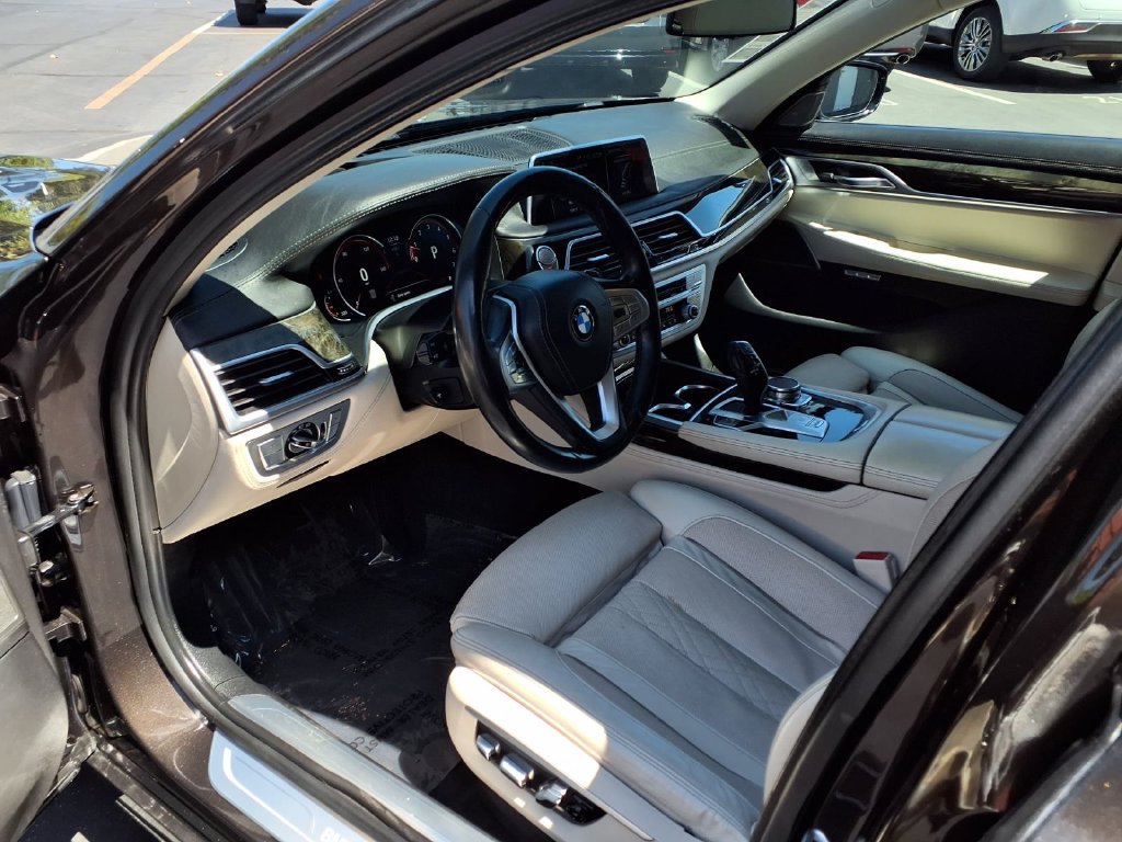 Used 2016 BMW 740i RWD image 17